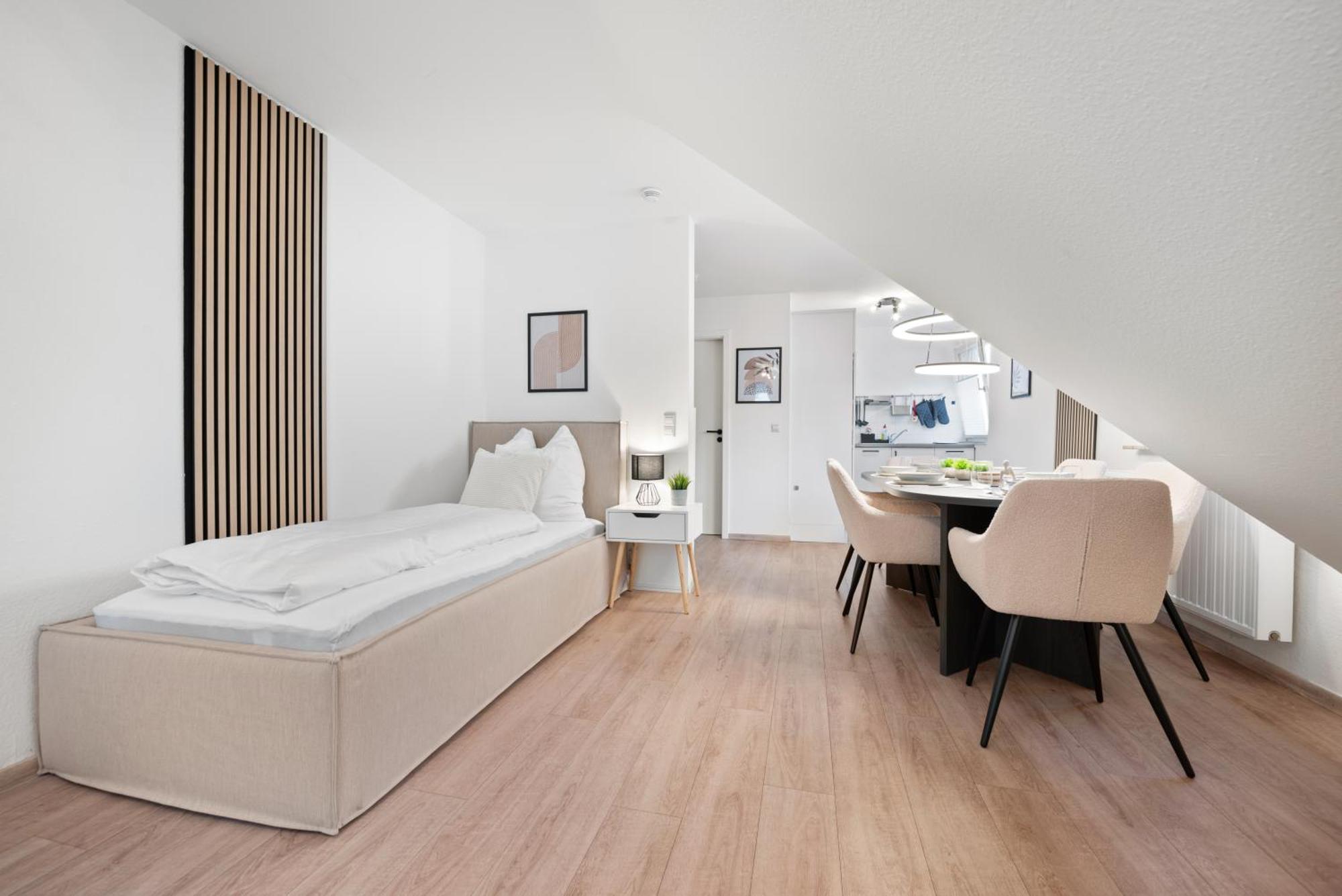 Malu Rooms - Im Stadtzentrum, Smarttv, Netflix, 24H Checkin Ludwigsburg Exterior photo